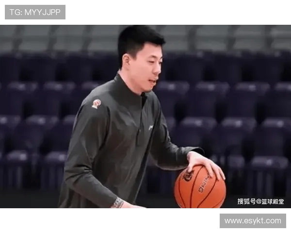 张镇麟半场13分钟高效发挥5中3砍8分助攻抢断尽显锋线价值